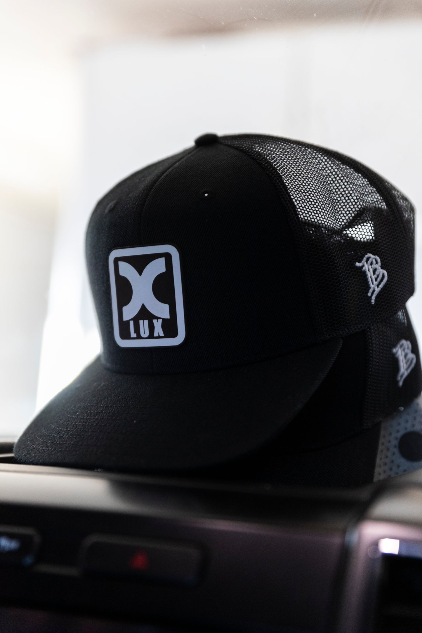XLUX BRANDED BILL HAT